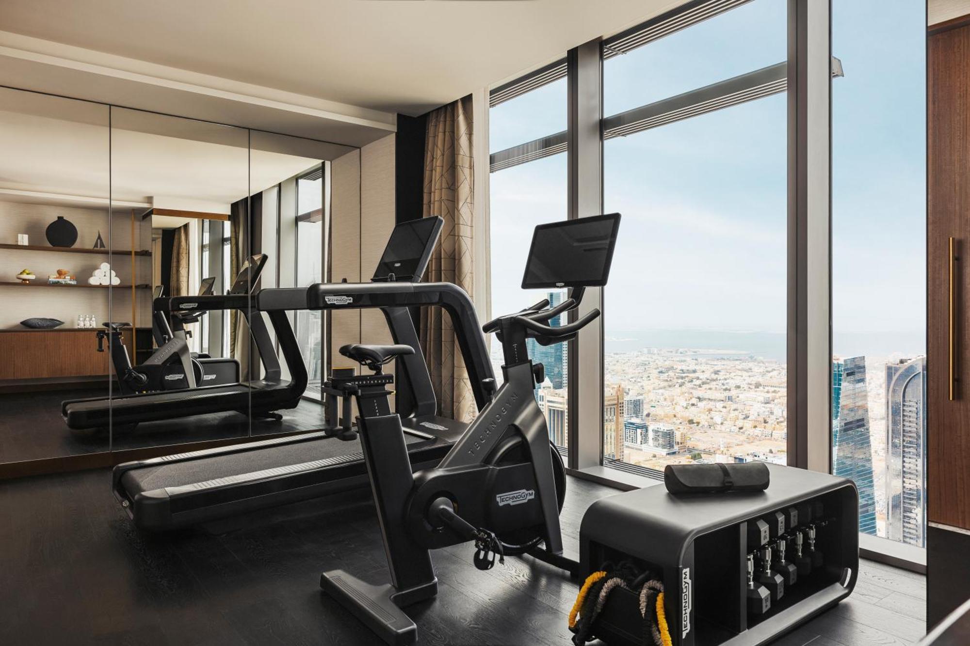 מלון דובאי One&Only One Za'Abeel מראה חיצוני תמונה The gym at the Ritz-Carlton, DIFC